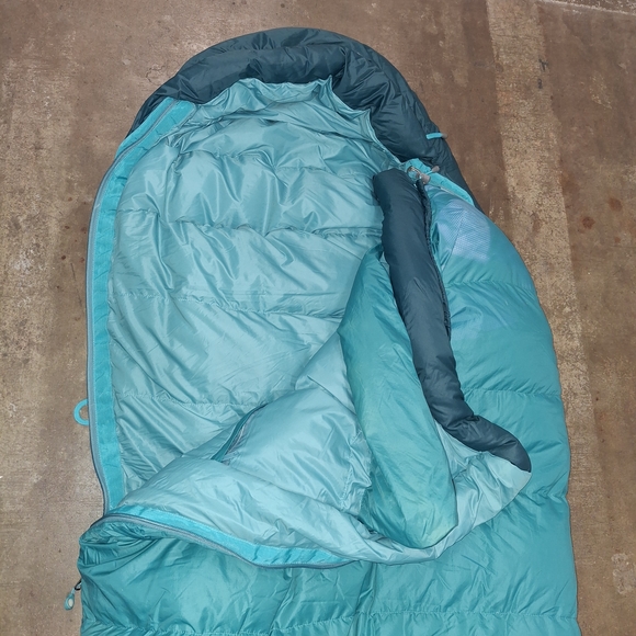 Marmot Teal and Dark Teal Women's Down Sleeping Bag - Picture 2 of 3